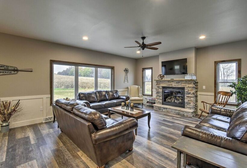 Lakefront Wisconsin Dells Home W/ Game Room