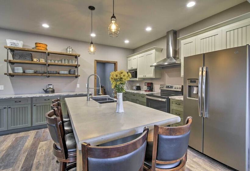 Lakefront Wisconsin Dells Home W/ Game Room