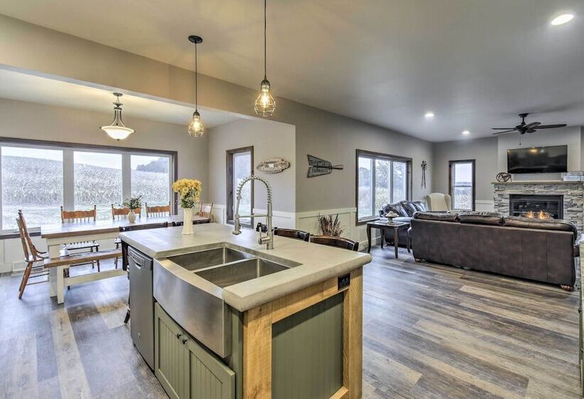 Lakefront Wisconsin Dells Home W/ Game Room