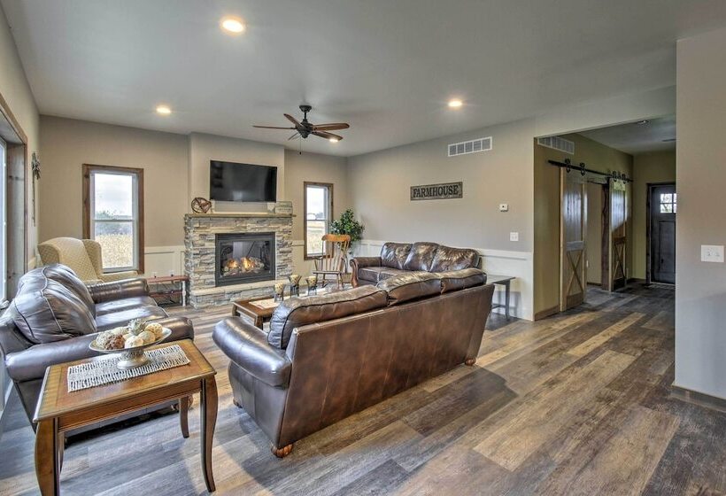 Lakefront Wisconsin Dells Home W/ Game Room