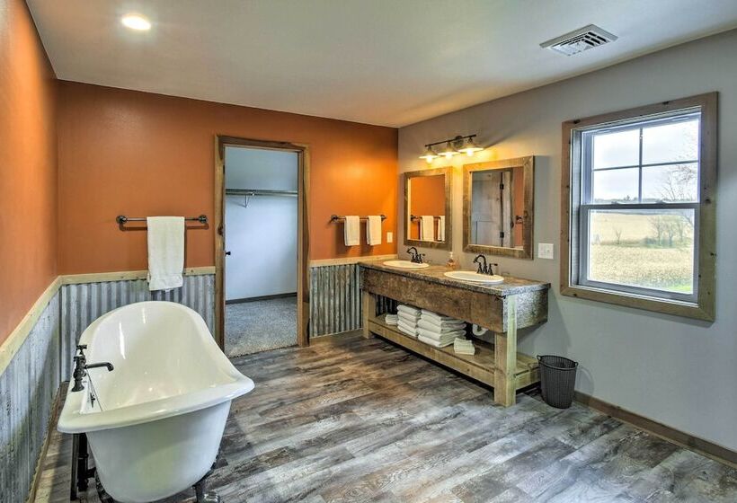 Lakefront Wisconsin Dells Home W/ Game Room