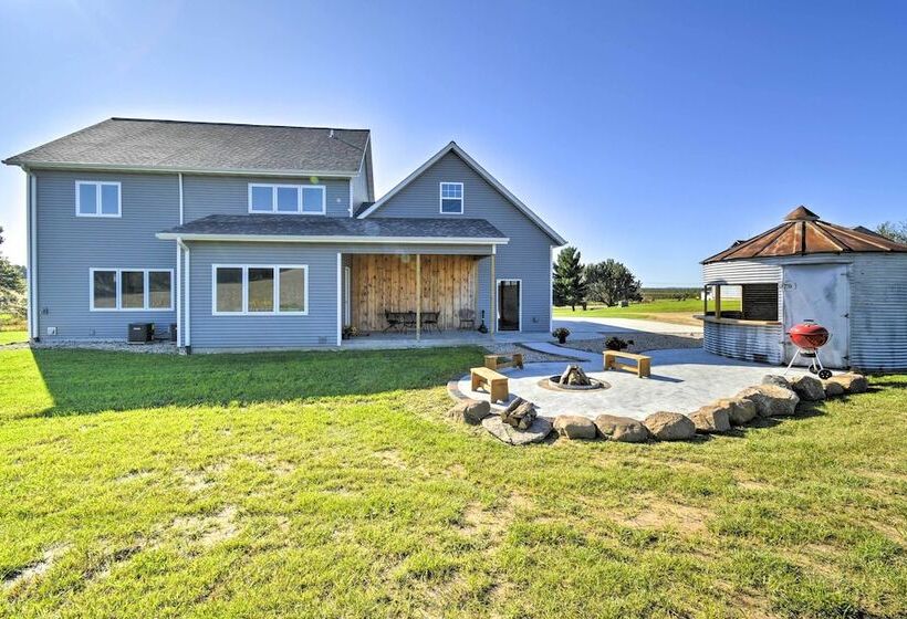 Lakefront Wisconsin Dells Home W/ Game Room