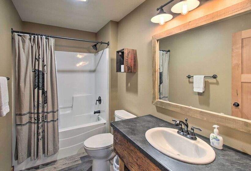 Lakefront Wisconsin Dells Home W/ Game Room