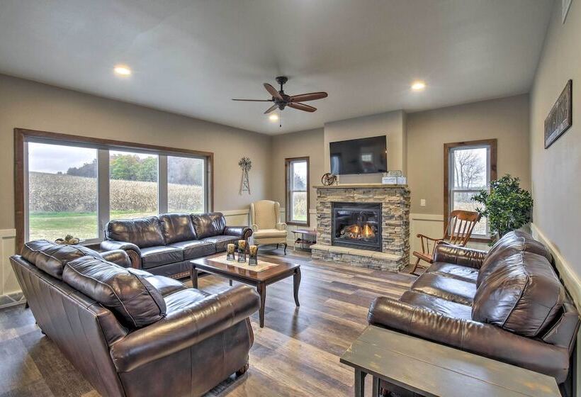 Lakefront Wisconsin Dells Home W/ Game Room