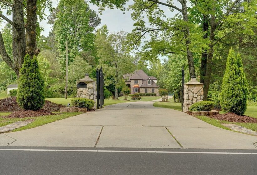 Luxury Estate: Private Hot Tub & Tennis Court