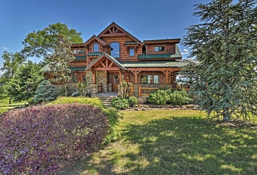 Luxury Family Retreat   Greers Ferry Lake!