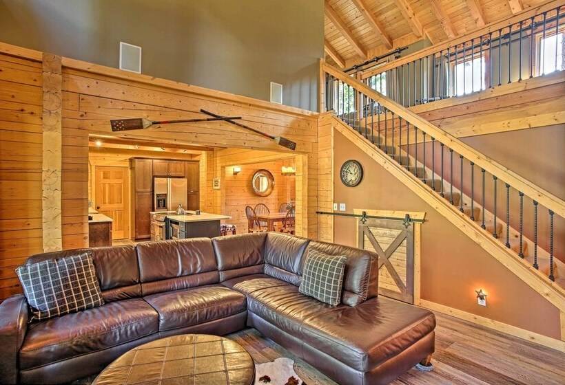 Luxury Lodge: Hot Tub, Snowmobiling & Atv Access!