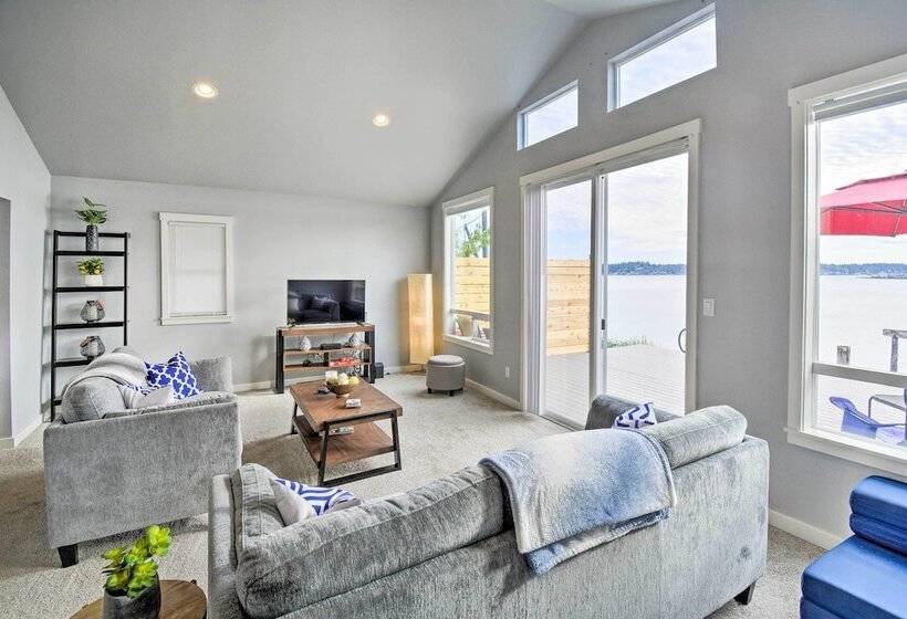 Manette Waterfront: Kayak The Bay & Walk To Town!