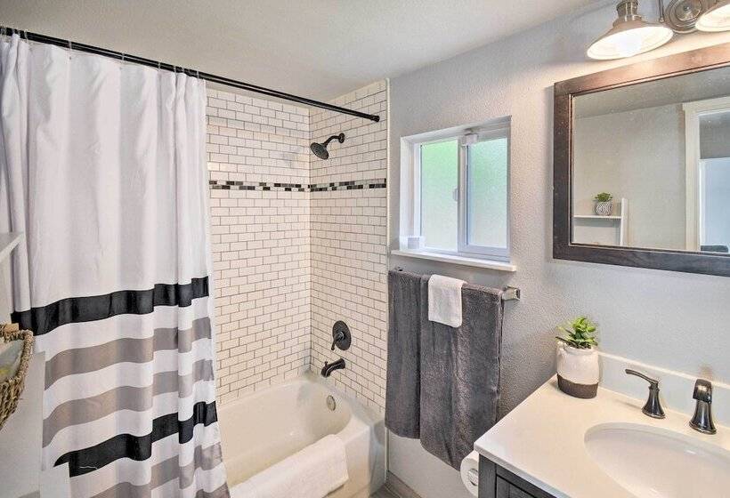 Manette Waterfront: Kayak The Bay & Walk To Town!