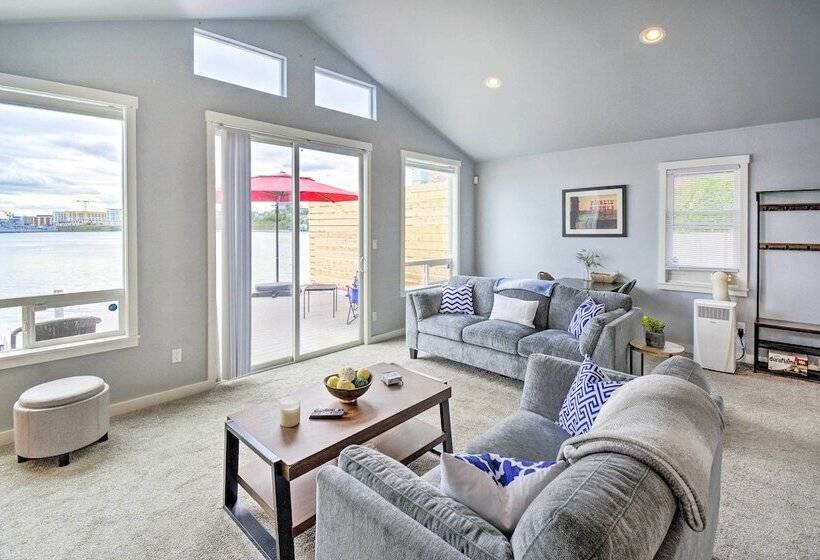 Manette Waterfront: Kayak The Bay & Walk To Town!