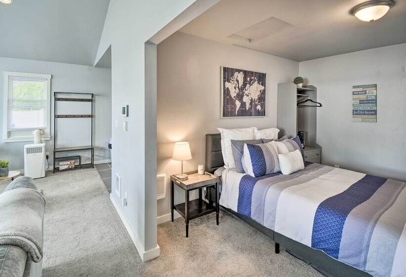 Manette Waterfront: Kayak The Bay & Walk To Town!