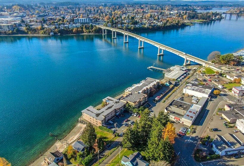 Manette Waterfront: Kayak The Bay & Walk To Town!