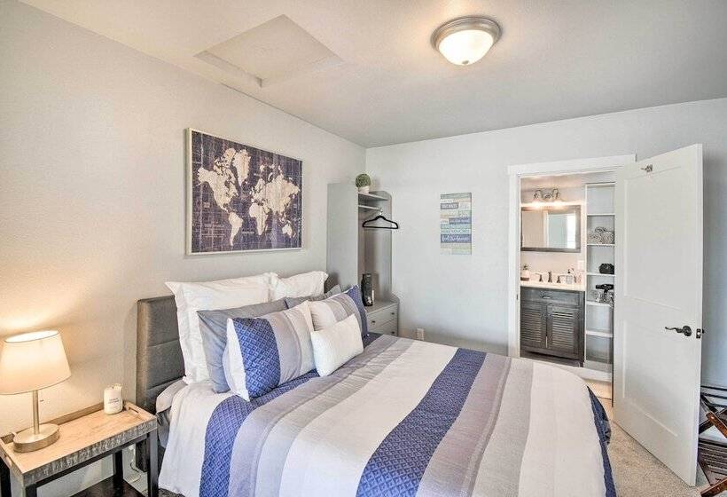 Manette Waterfront: Kayak The Bay & Walk To Town!