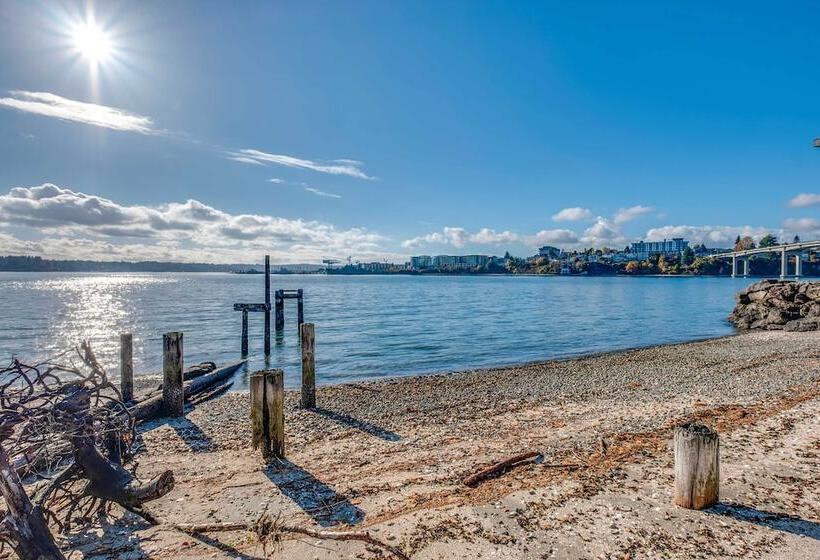 Manette Waterfront: Kayak The Bay & Walk To Town!