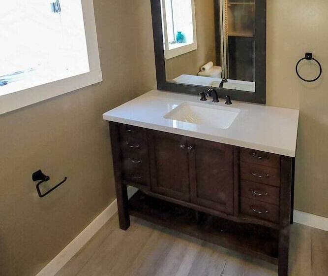 Manistee House W/ Deck: 1/2 Mi To Riverwalk!