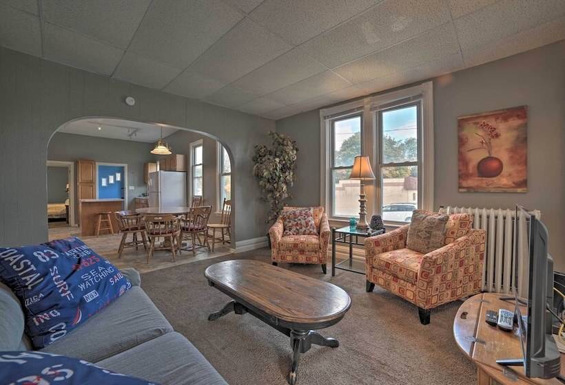 Manistee House W/ Deck: 1/2 Mi To Riverwalk!