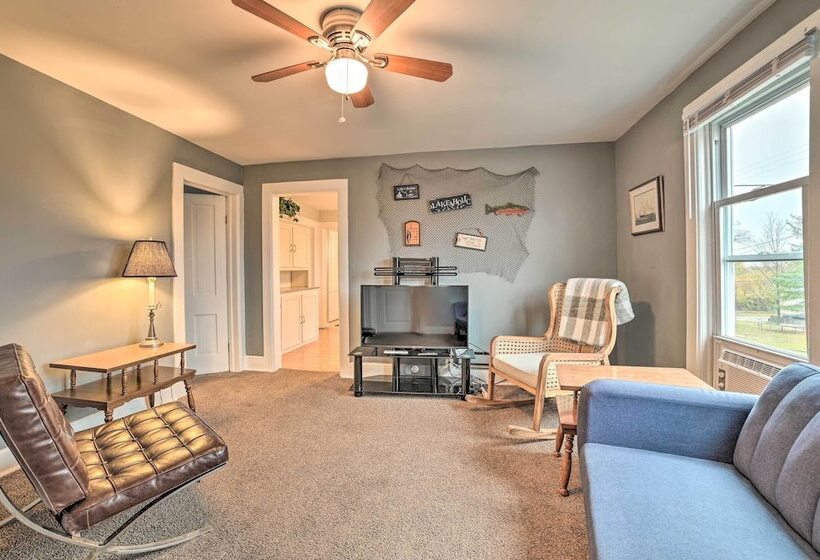 Manistee House W/ Deck: 1/2 Mi To Riverwalk!