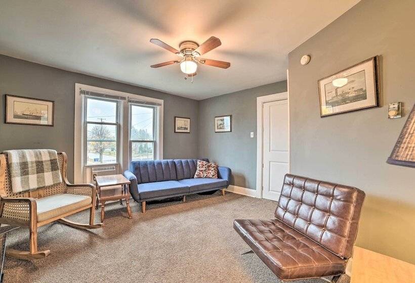 Manistee House W/ Deck: 1/2 Mi To Riverwalk!