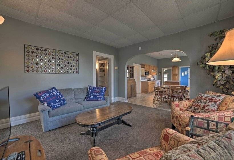 Manistee House W/ Deck: 1/2 Mi To Riverwalk!