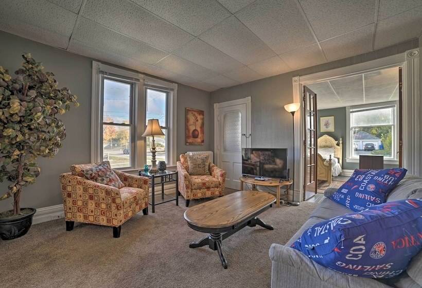 Manistee House W/ Deck: 1/2 Mi To Riverwalk!