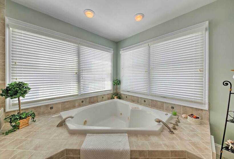 Manteo Waterfront Resort Home W/ 30 Ft Dock!