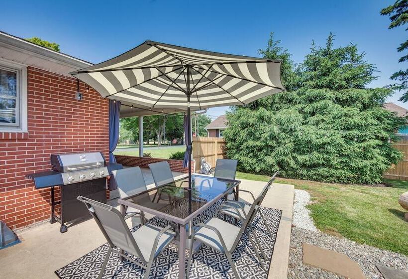 Marietta Home W/ Private Hot Tub, Pool Table!