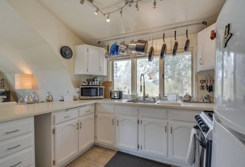 Mariposa Home: Furnished Patio & Sierra Mtn Views