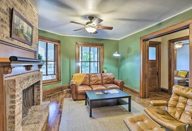 Milwaukee Home < Half Mi To Lake Michigan!