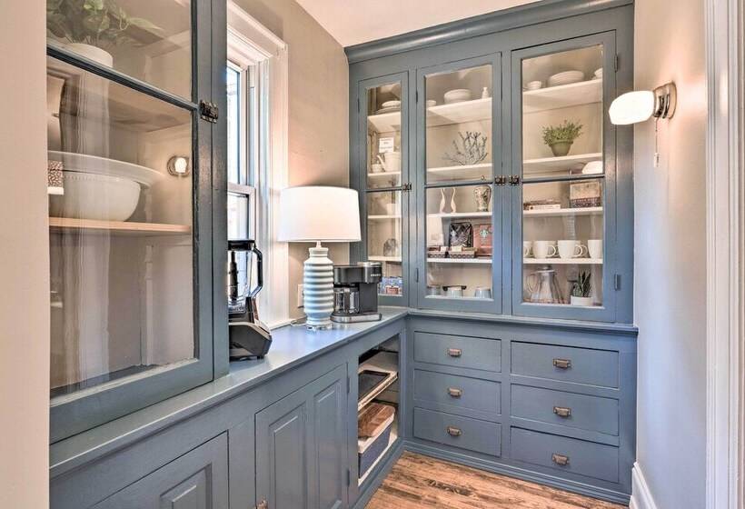 Milwaukee Home < Half Mi To Lake Michigan!