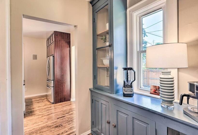 Milwaukee Home < Half Mi To Lake Michigan!