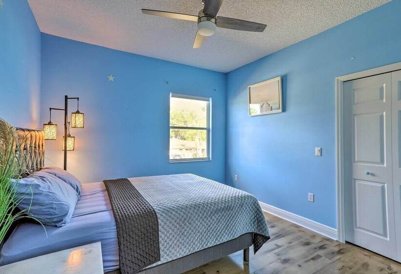Modern Clearwater Home W/ Deck: 9 Mi To Beach