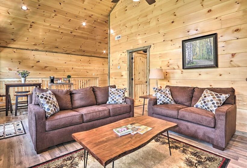 Modern Cabin W/ Hot Tub & Game Room In Gatlinburg!