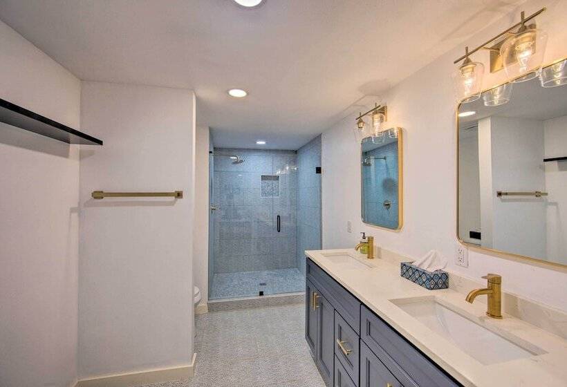 Modern Lakefront Mabank Home W/ Pool Table!