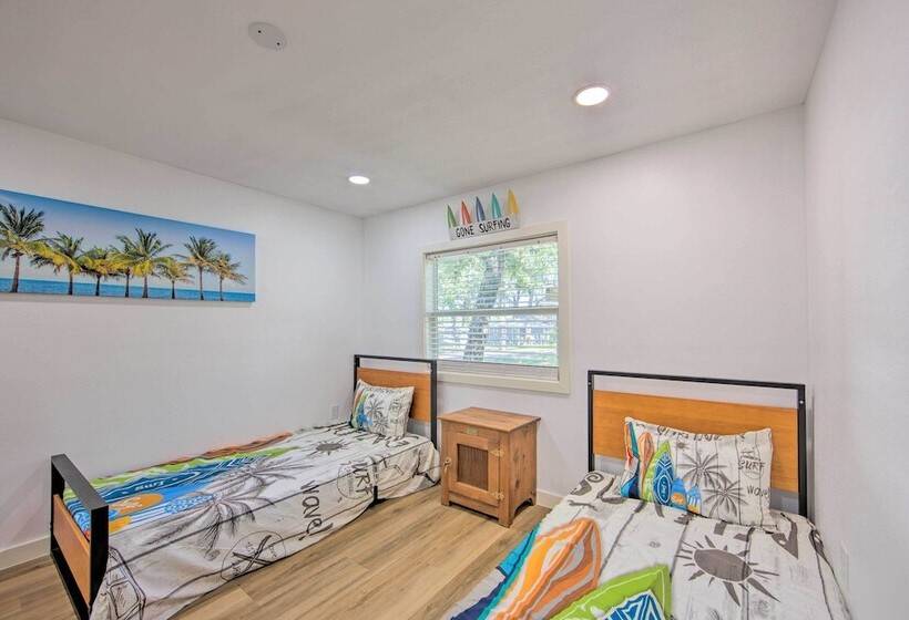 Modern Lakefront Mabank Home W/ Pool Table!