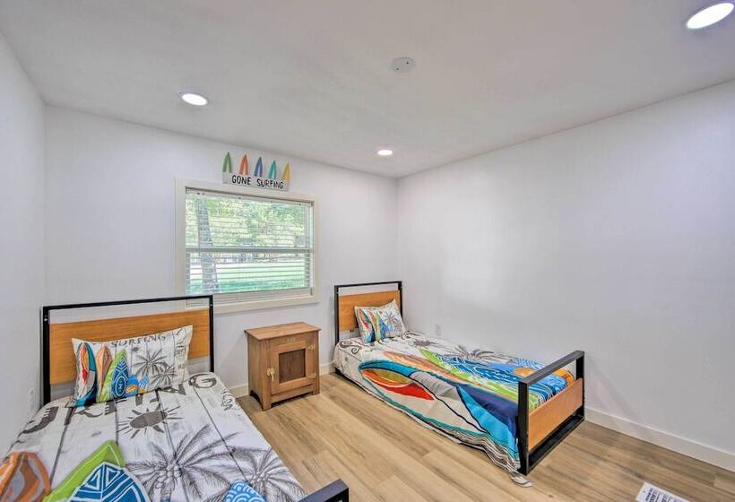 Modern Lakefront Mabank Home W/ Pool Table!