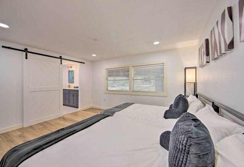 Modern Lakefront Mabank Home W/ Pool Table!