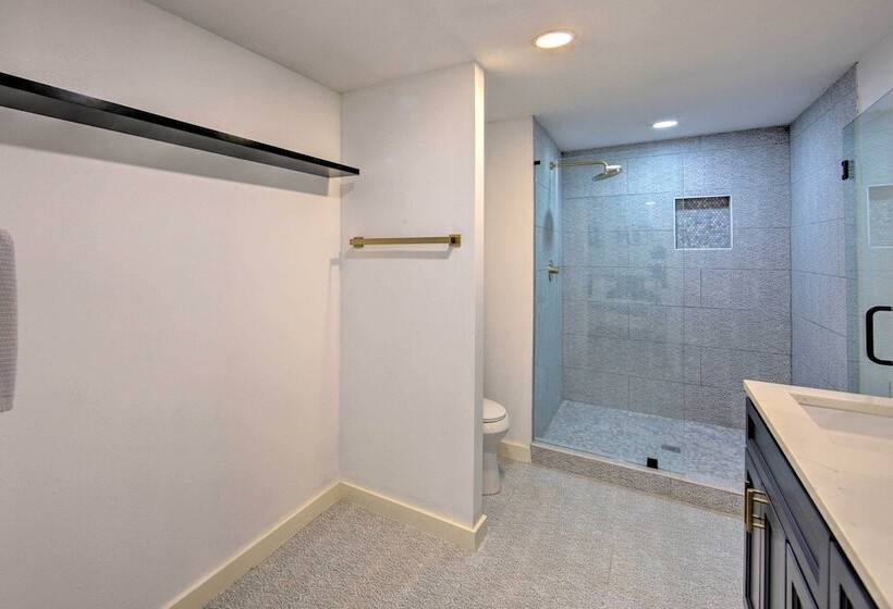 Modern Lakefront Mabank Home W/ Pool Table!