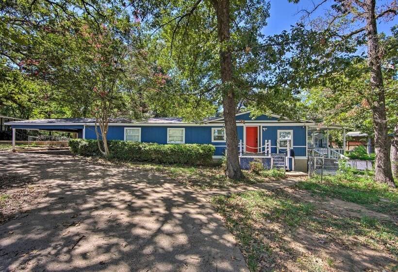 Modern Lakefront Mabank Home W/ Pool Table!