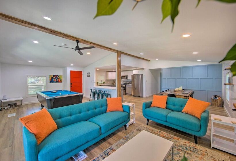 Modern Lakefront Mabank Home W/ Pool Table!