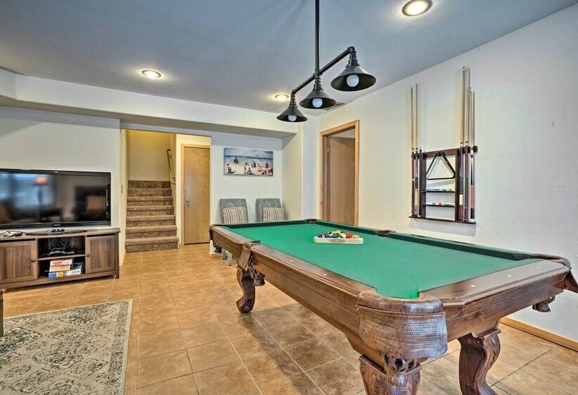 Modern Retreat W/ Hot Tub   Steps To Lake Chelan!