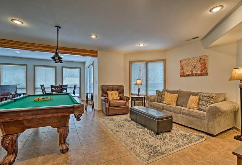 Modern Retreat W/ Hot Tub   Steps To Lake Chelan!