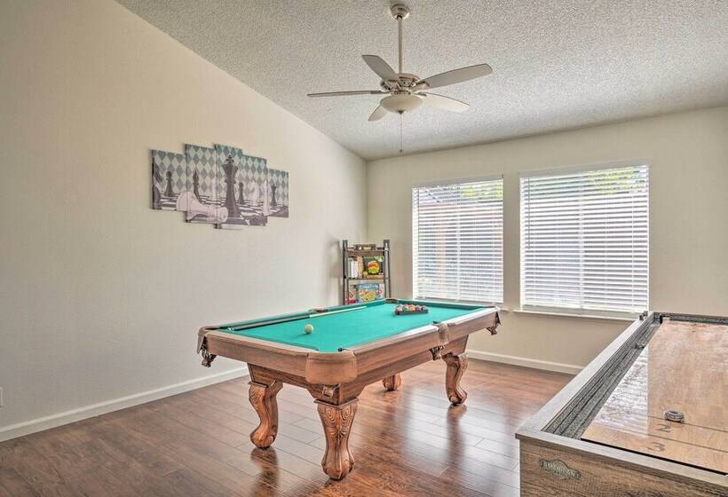 Modern Sacramento Home W/ Yard: 12 Mi To Dtwn