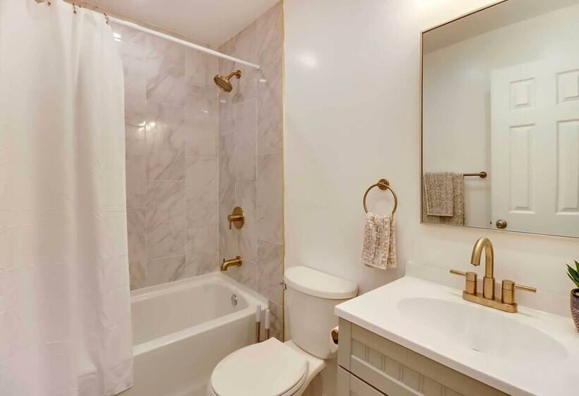 Modern Tobyhanna Home Near Lake Carobeth!