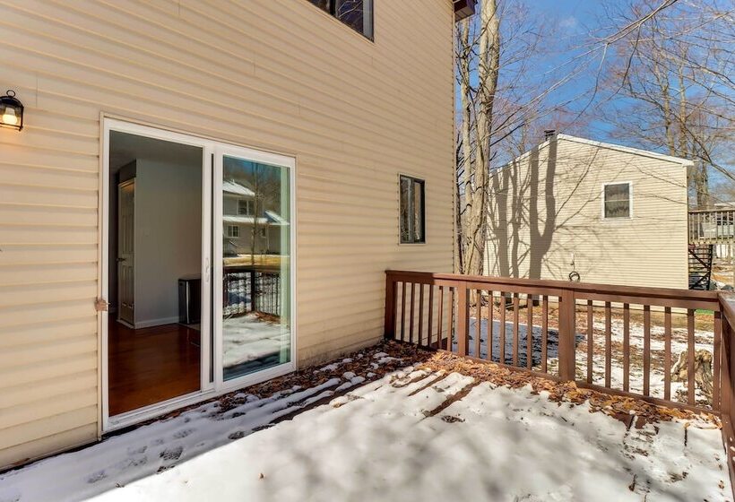 Modern Tobyhanna Home Near Lake Carobeth!