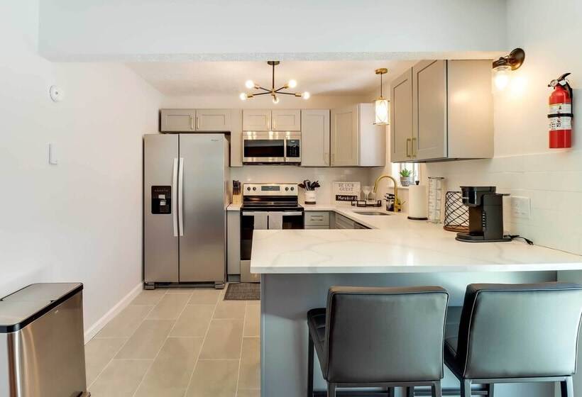 Modern Tobyhanna Home Near Lake Carobeth!