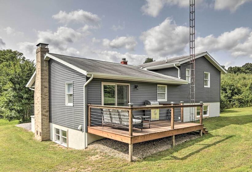 Modern Zanesville Escape W/ Deck & Spacious Yard