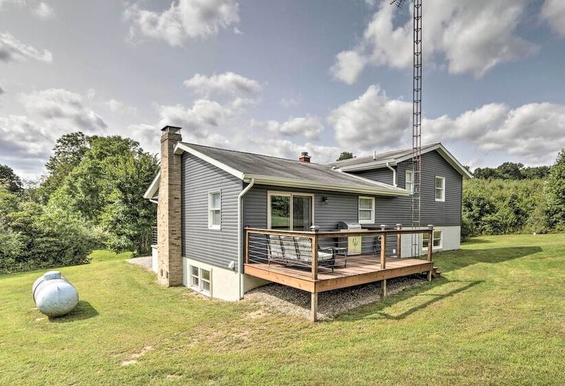 Modern Zanesville Escape W/ Deck & Spacious Yard