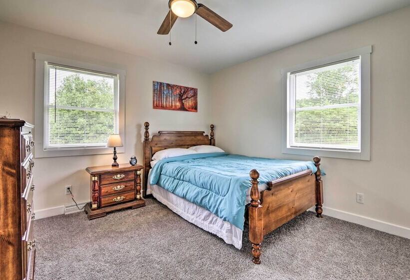 Modern Zanesville Escape W/ Deck & Spacious Yard