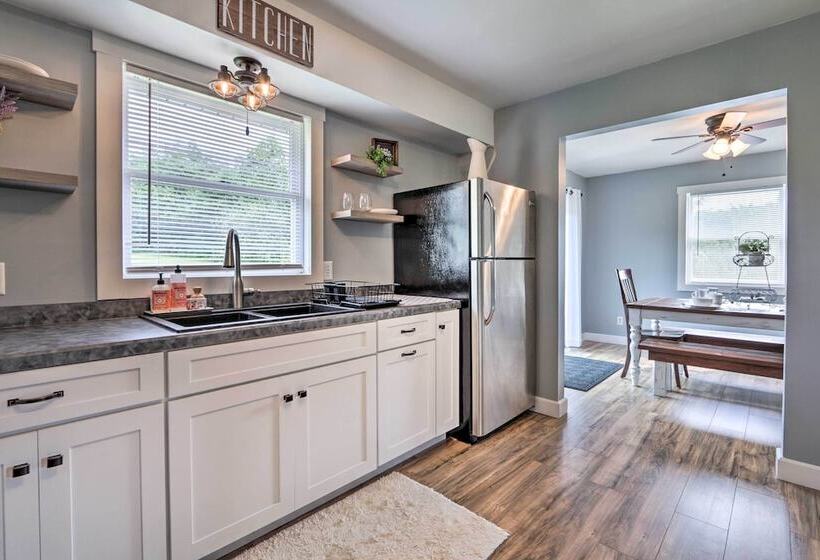 Modern Zanesville Escape W/ Deck & Spacious Yard