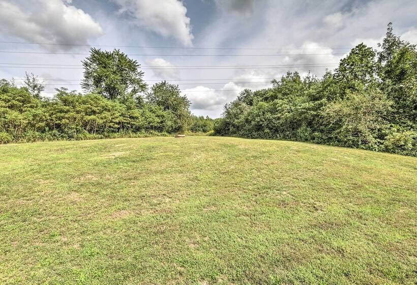 Modern Zanesville Escape W/ Deck & Spacious Yard